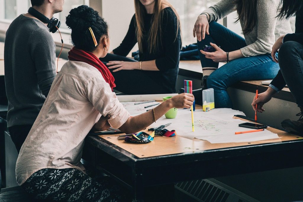 Groep inspirerende Nederlandse vrouwen samen in gesprek