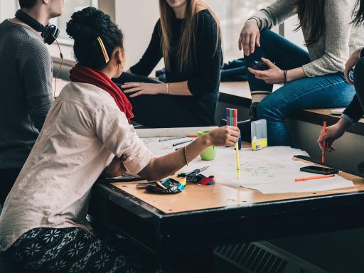 Groep inspirerende Nederlandse vrouwen samen in gesprek